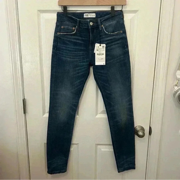 NWT ZARA • Mid Rise Dark Wash The Skinny Jean Sz 6 - Picture 5 of 9